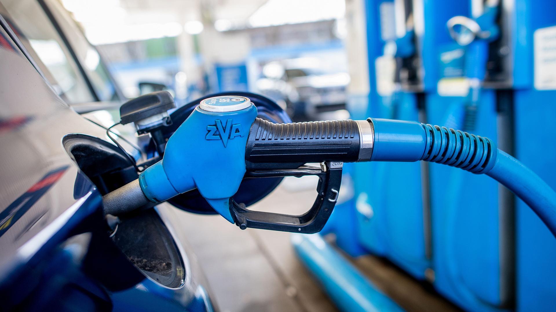 Tankstellen: Spritpreise sinken weiter Tankstellen: Spritpreise sinken weiter