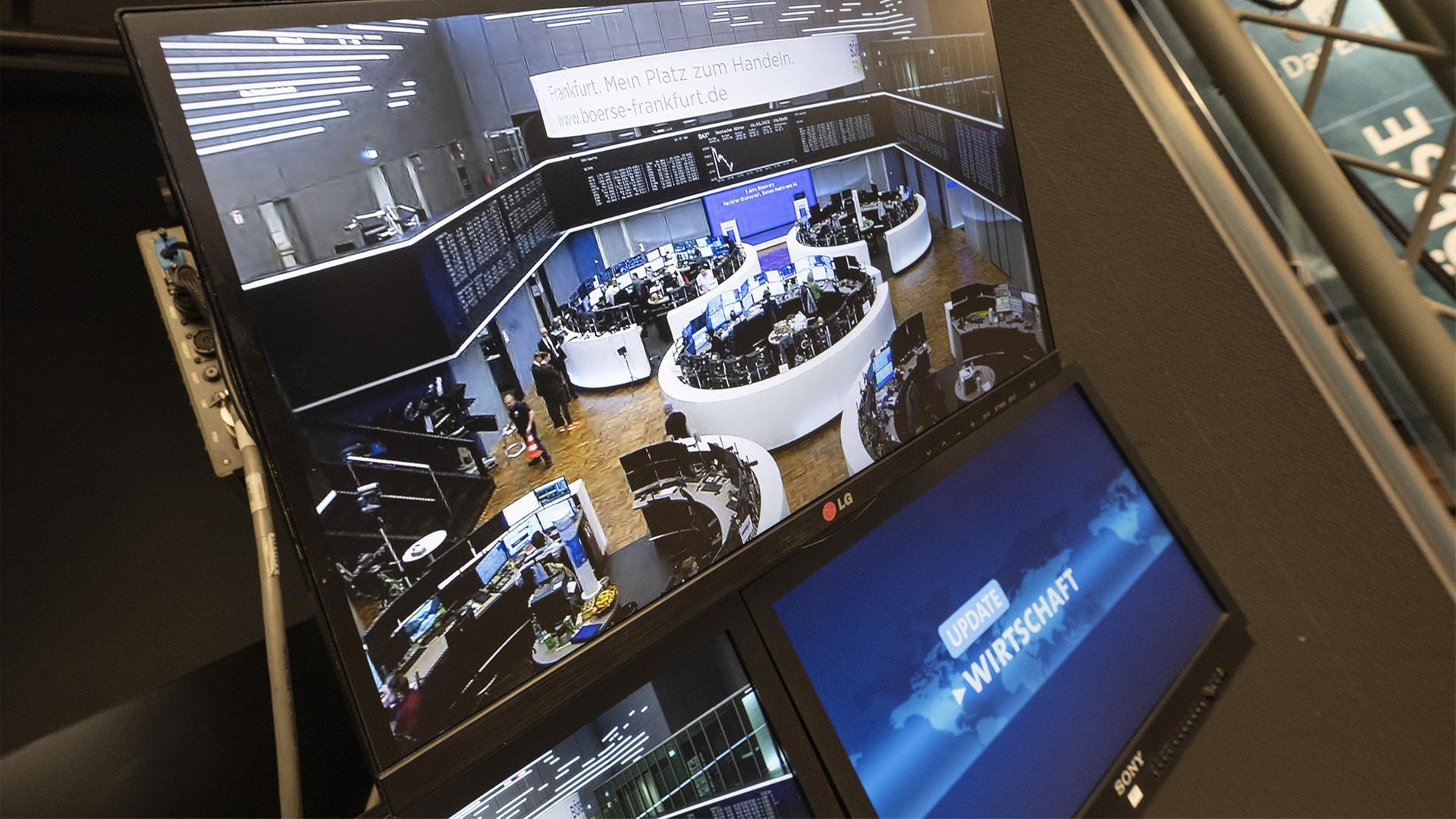 Der Handelssaal der Börse auf TV-Monitoren. | picture alliance/dpa