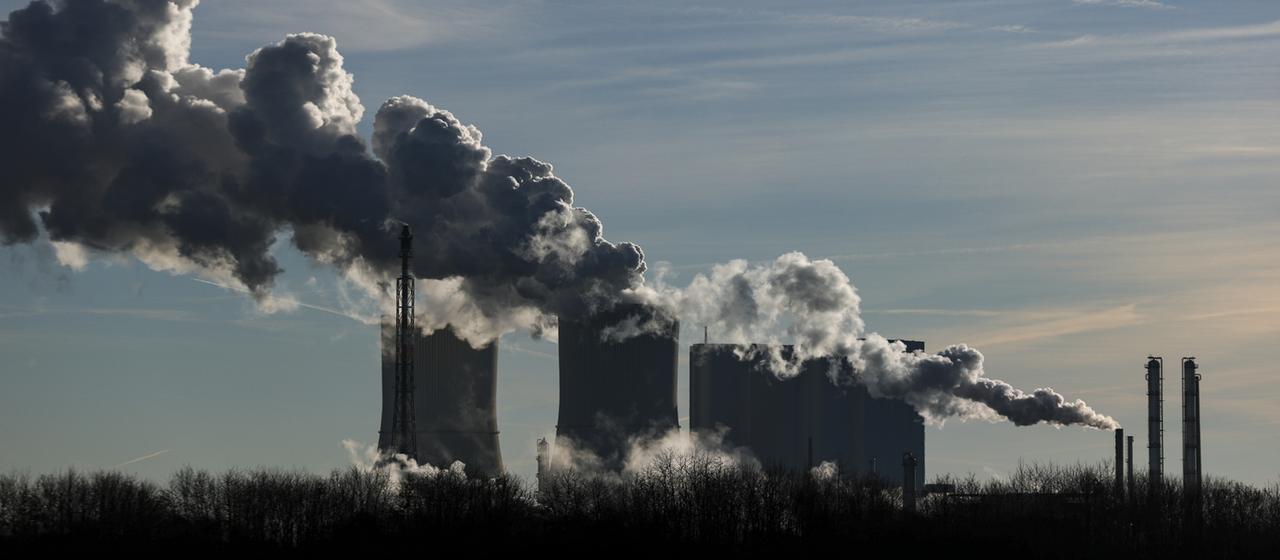 Blick auf die Anlagen von Dow Chemical im Chemiepark Böhlen.