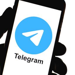 Smartphone mit Logo der Telegram-App