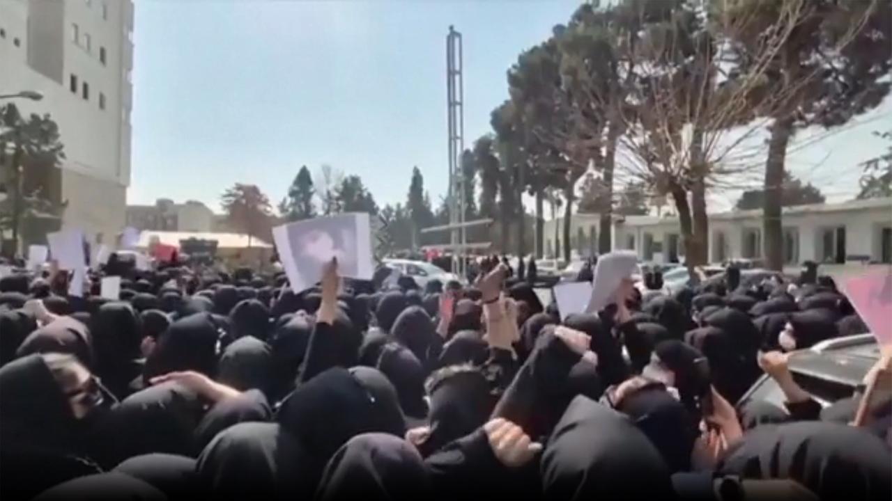 Proteste in Iran: “Wir werden keinen mörderischen Führer loben”