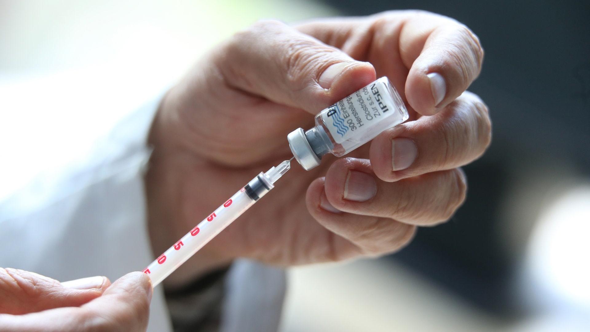 Als falscher Arzt in Praxis von Beauty-Influencern gearbeitet: Rettungssanitäter soll als "Dr. Lukas" Botox und Hyaluron gespritzt haben