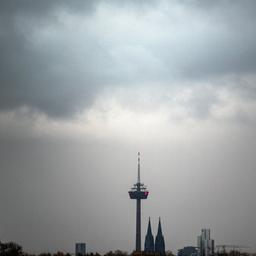 Grauer Himmel über Köln