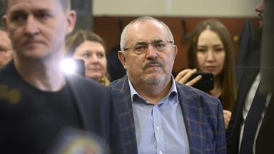 Boris Nadeschdin (Mitte) trifft im Zentralen Wahlkomitee Russlands ein. (Archivbild vom 31. Januar 2024)