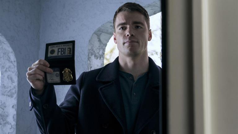 Der Schauspieler Gabriel Basso in einer Szene aus der US-amerikanischen Actionserie "The Night Agent".