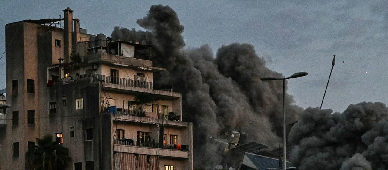 Ein bei einem Luftangriff getroffenes Gebäude in Beirut.