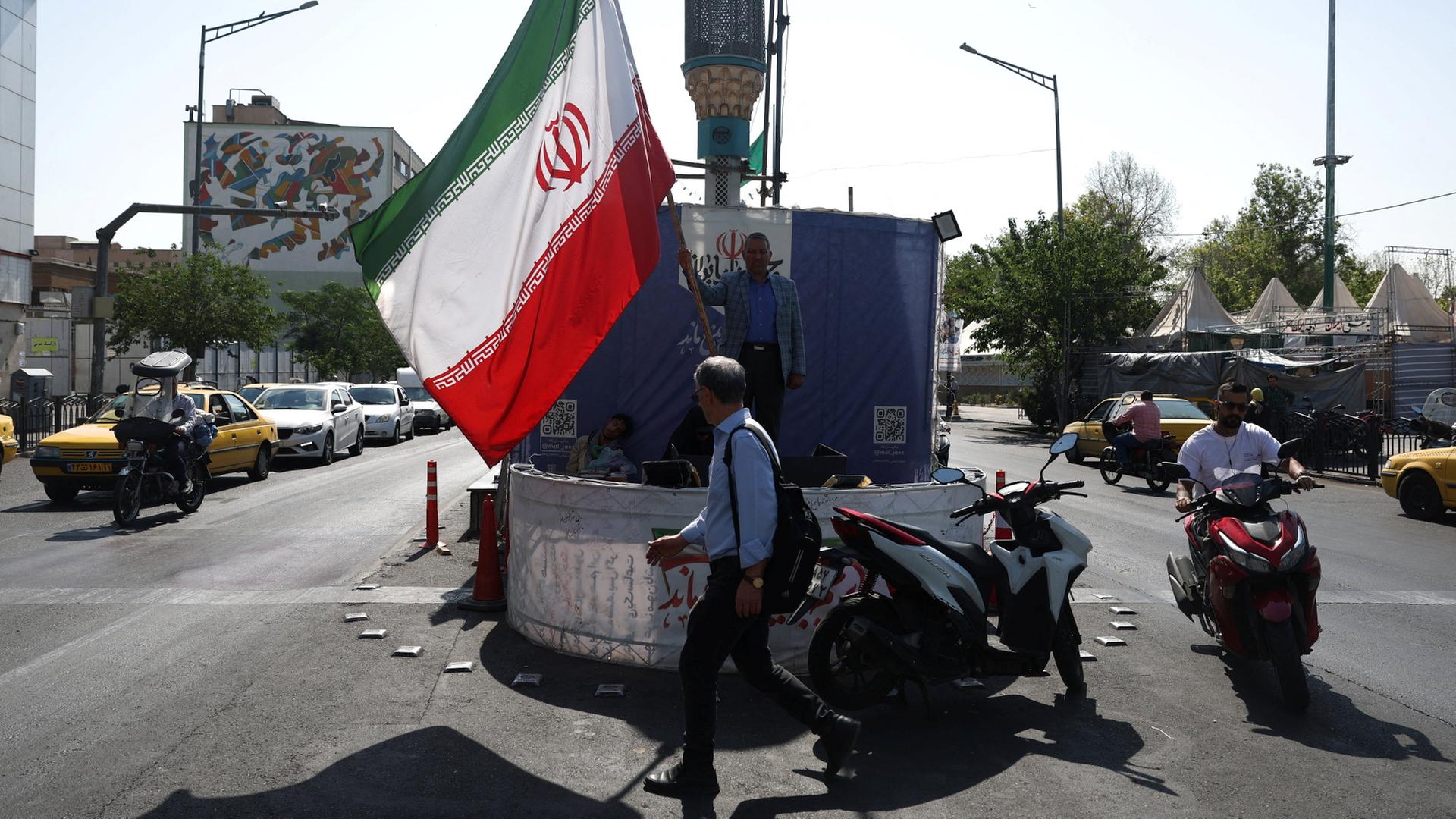 Iran-Liveblog: ++ Flughäfen in Iran stellen Betrieb ein ++