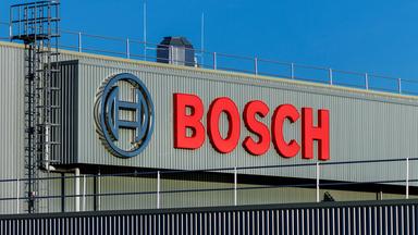 Logo der Robert Bosch GmbH an einer Niederlassung in Bamberg.