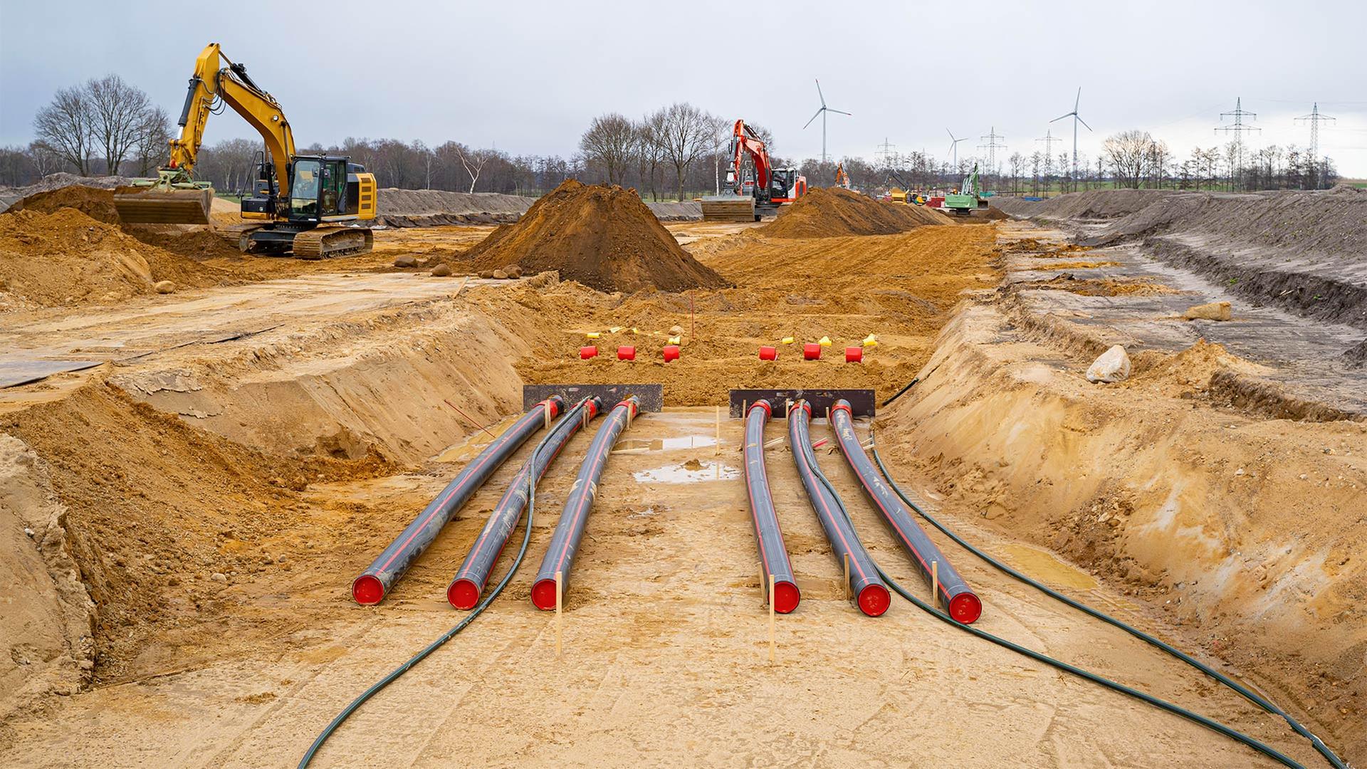 Verlegung von Hochspannungserdkabeln fÃ¼r die SÃ¼dlink Stromtrasse | picture alliance / Countrypixel