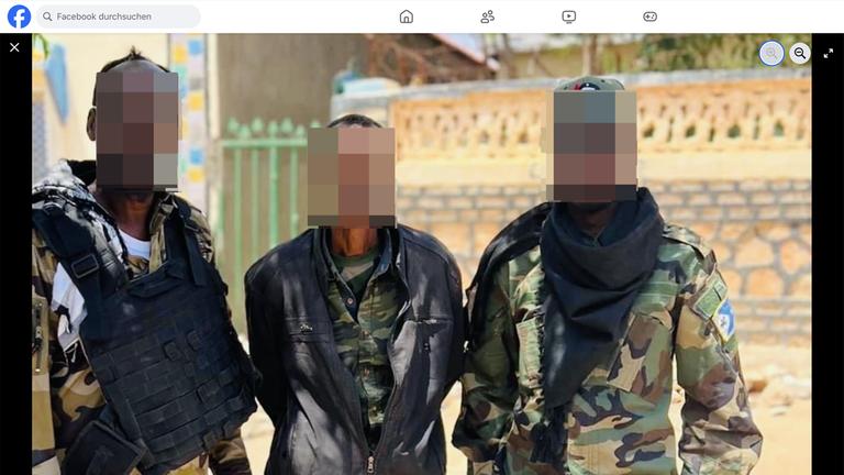Screenshot der Facebookseite von Yacqwub Siyaad zeigt drei Männer in Uniform.