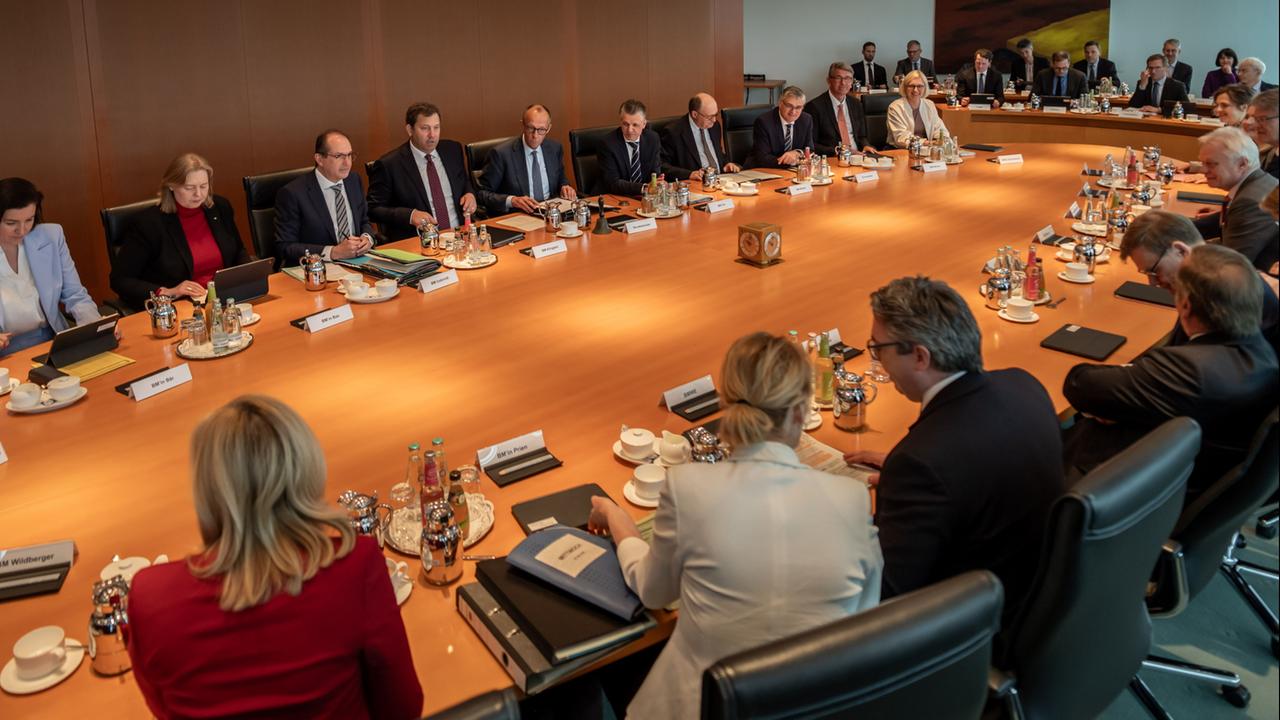 Bundeskanzler Merz sieht “keine Alternative” zur schwarz-roten Koalition