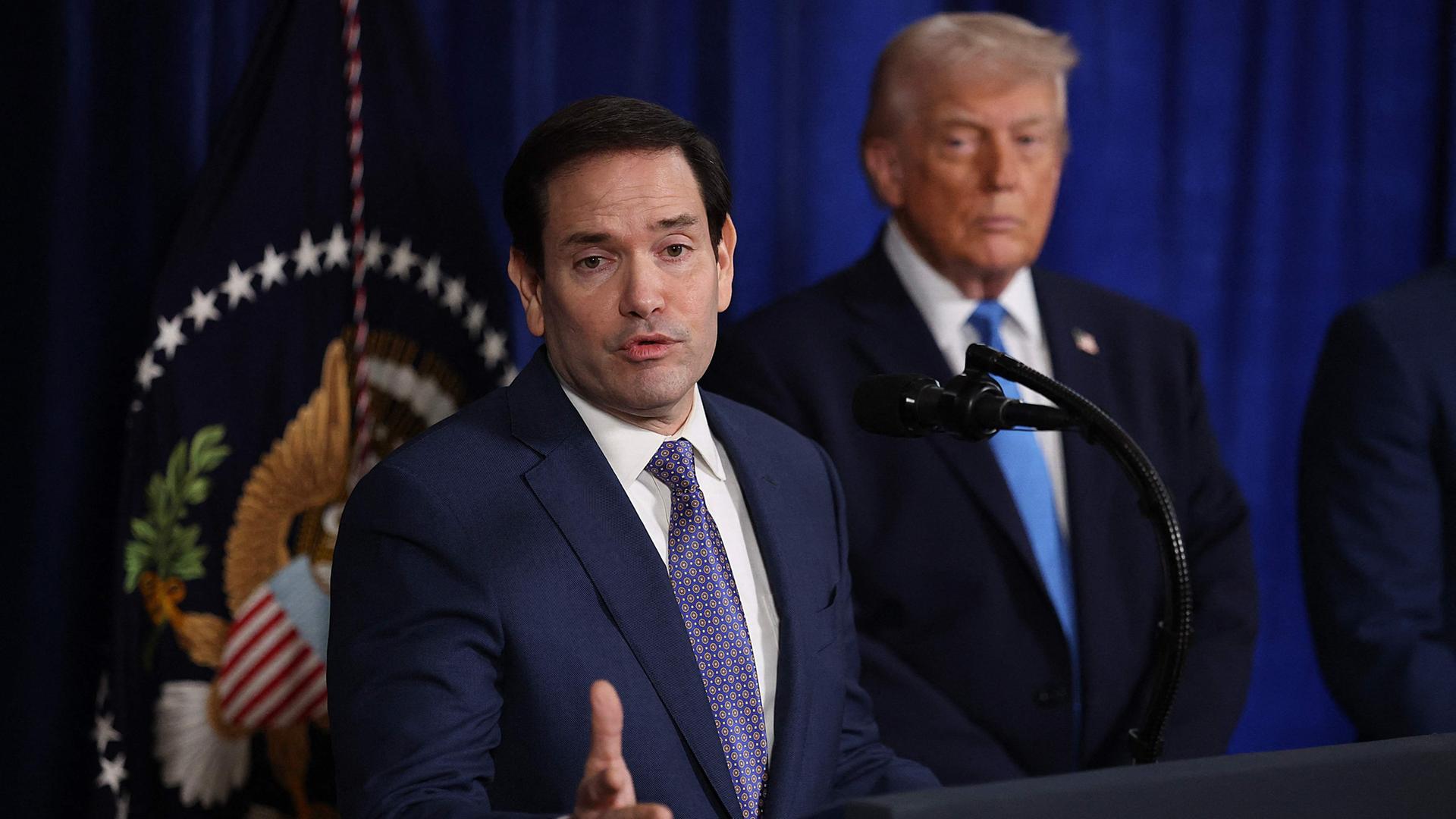 Marco Rubio und Donald Trump bei einer Pressekonferenz | Getty Images via AFP