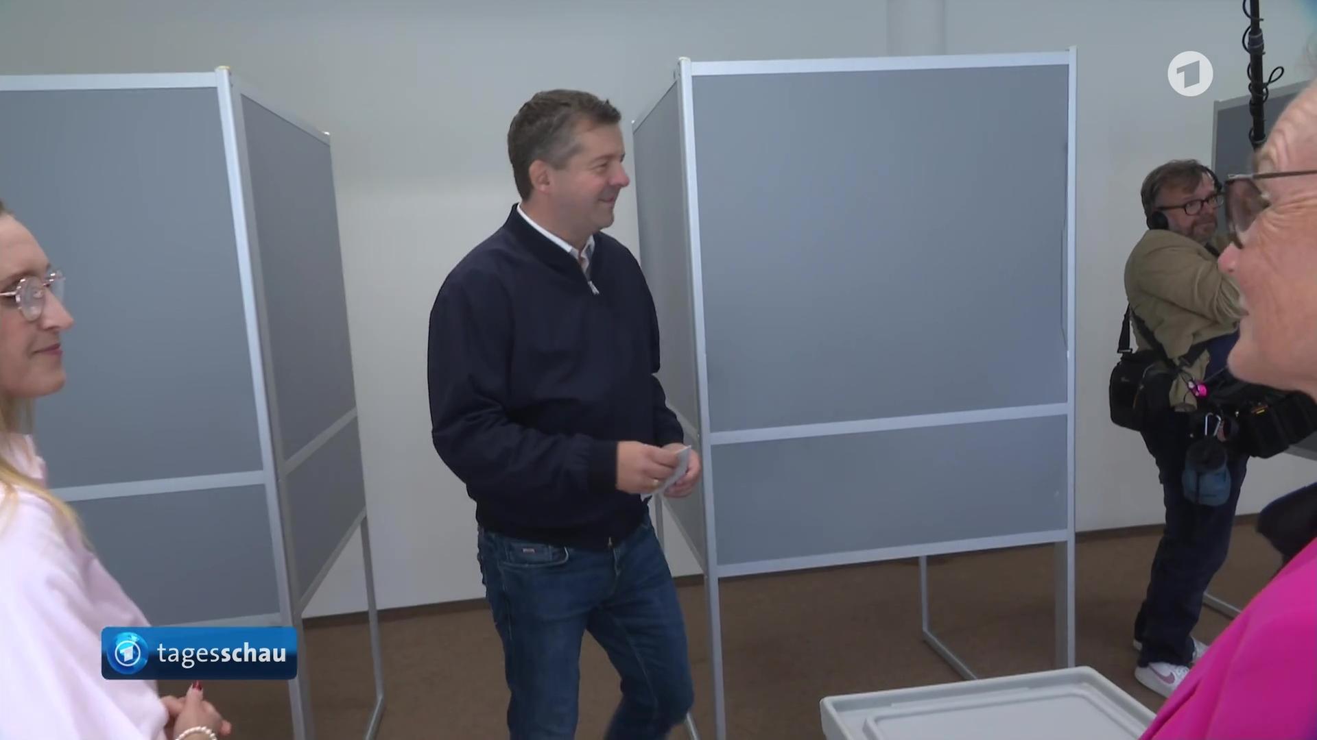 Ministerpräsident Schulze von CDU gibt seine Stimme bei Landtagswahl in Sachsen-Anhalt ab
