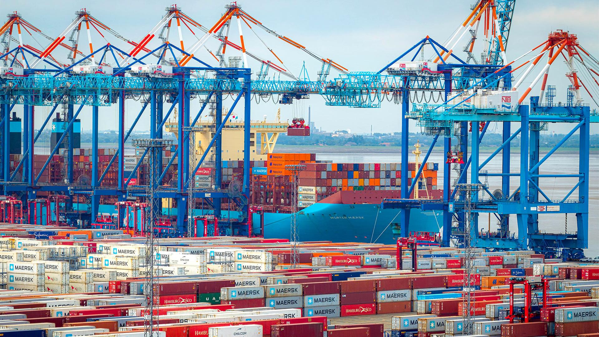 Containerschiff in Bremerhaven | picture alliance/dpa