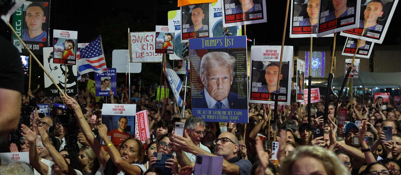 Demonstrierende in Tel Aviv | AFP Demonstrierende in Tel Aviv