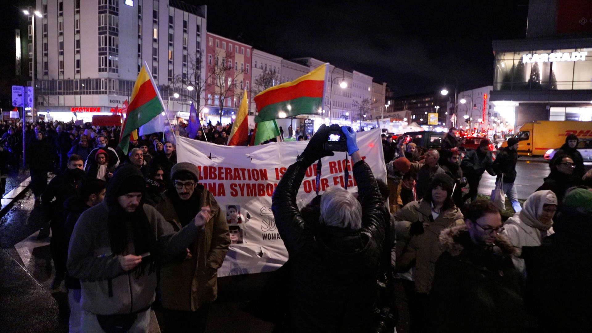 Demo gegen das iranische Regime in Berlin am 14.1.2025. | Report Mainz