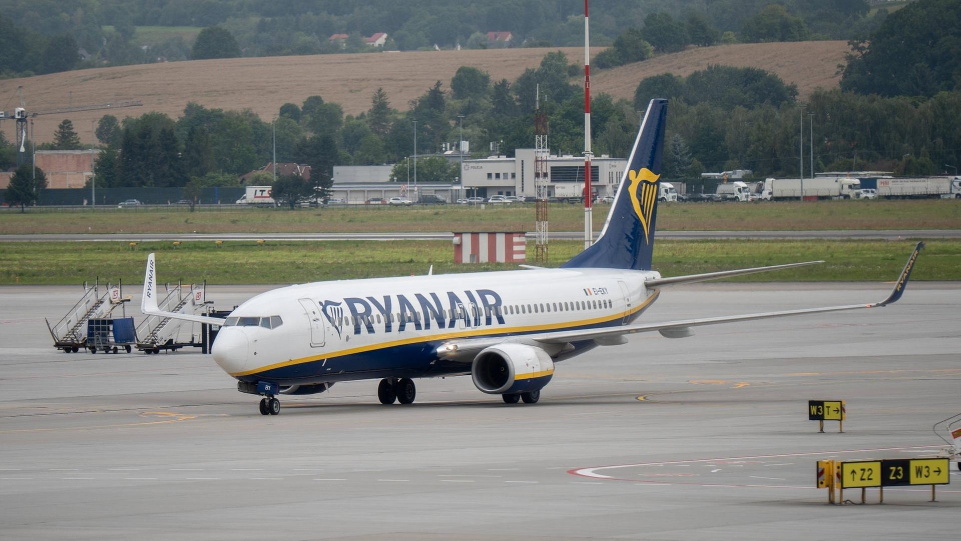 US-Behörde: Triebwerksteile haben Fenster bei Ryanair-Flug nach Memmingen zerfetzt