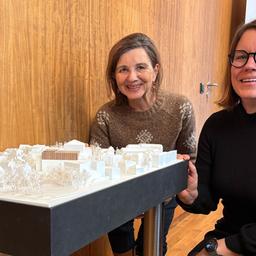 Architekturmodell mit weißen Quadern, Entwurf für die Sanierung des DNT in Weimar