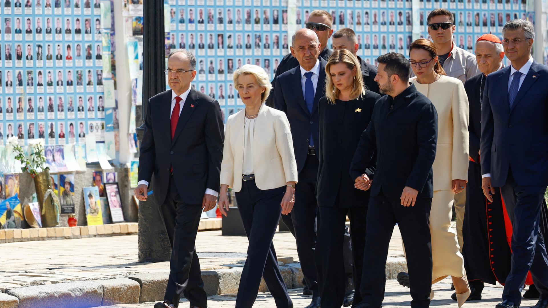 Von der Leyen und Selenskyj schließen Drohnenabkommen