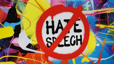 Ein Graffiti mit der Aussage "No Hate Speech".