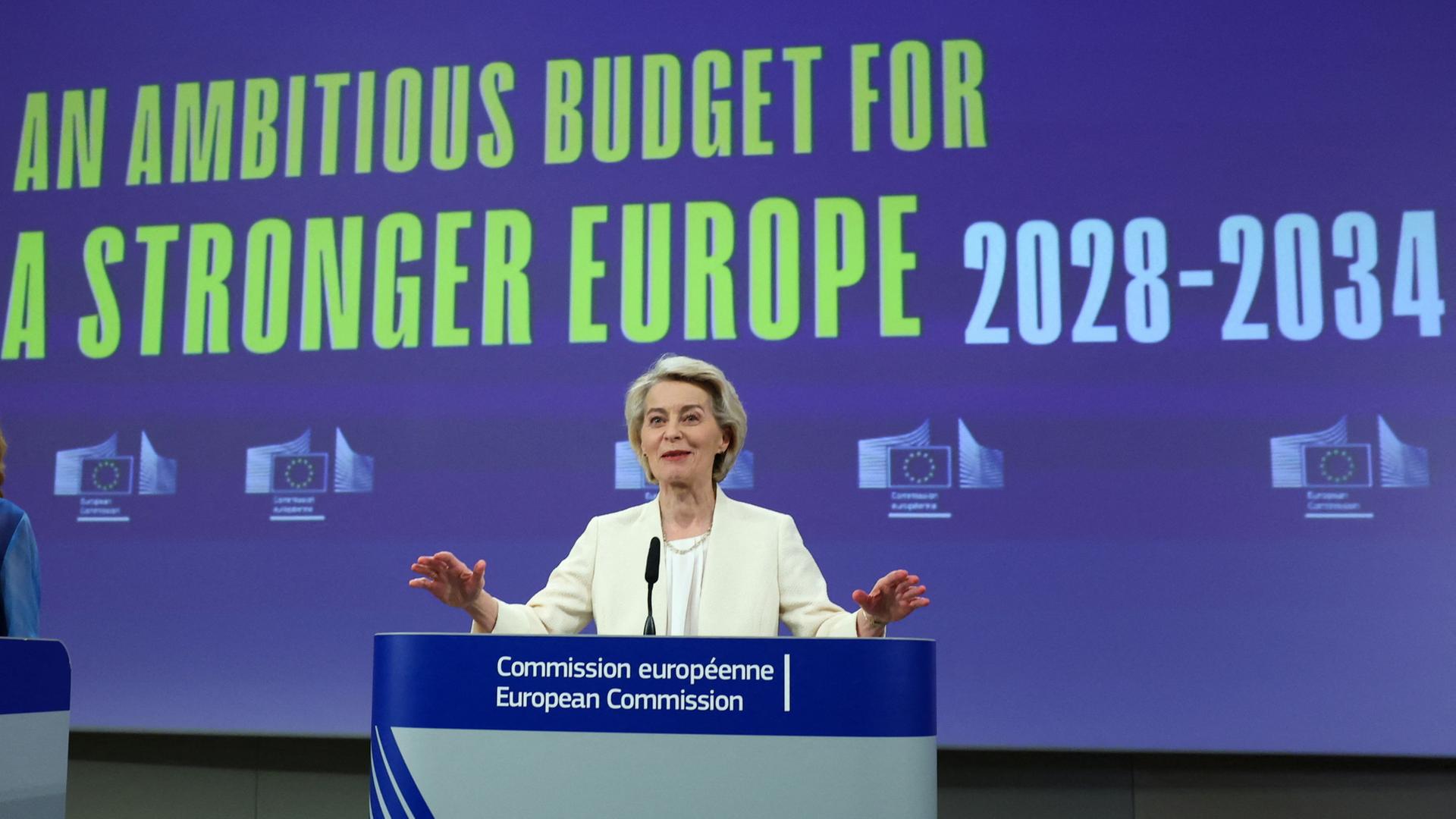 Ursula von der Leyen bei der Vorstellung des Entwurfs für den mehrjährigen Finanzrahmen der EU-Kommission. | REUTERS
