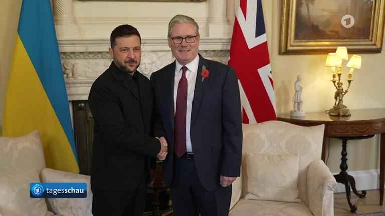 Porno erkakning yuziga otiradi Porno ona eshaklar