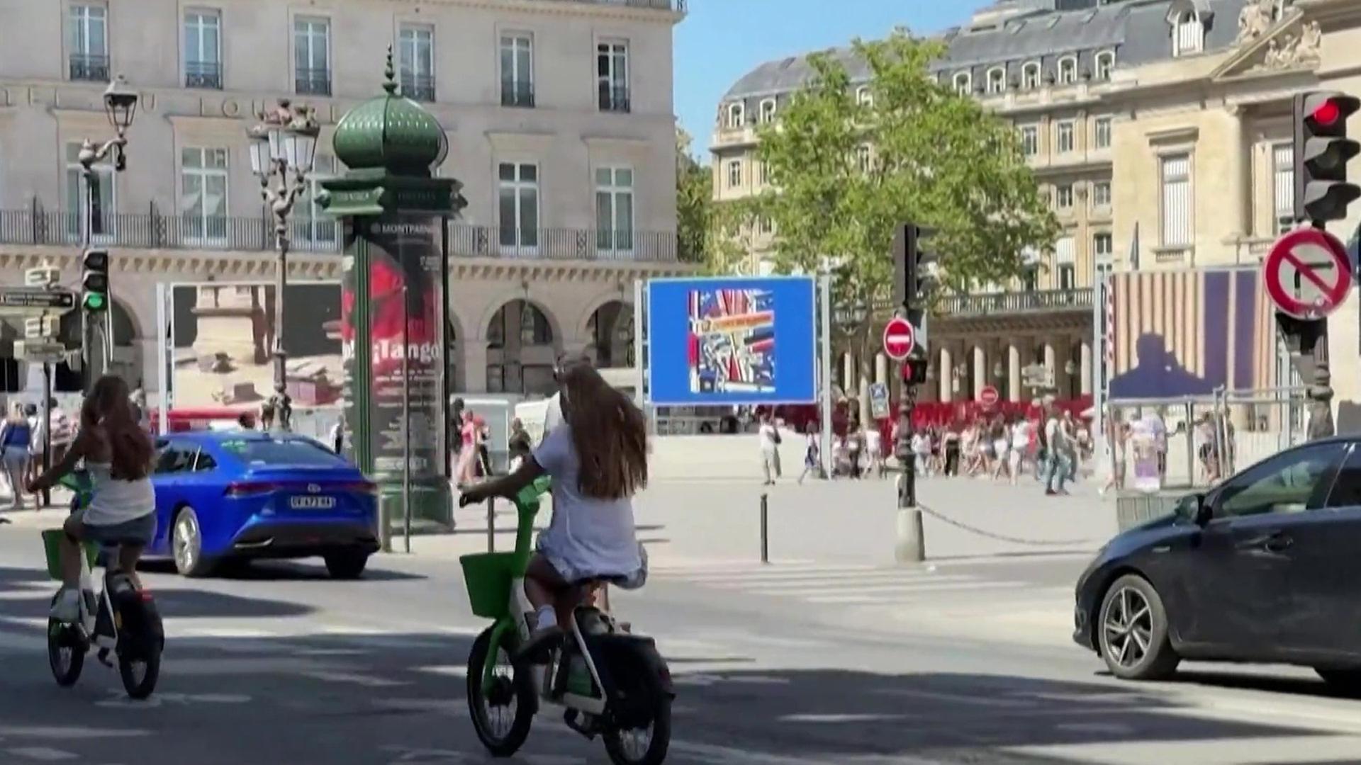 Paris führt Helmpflicht für E-Scooter-Fahrer ein