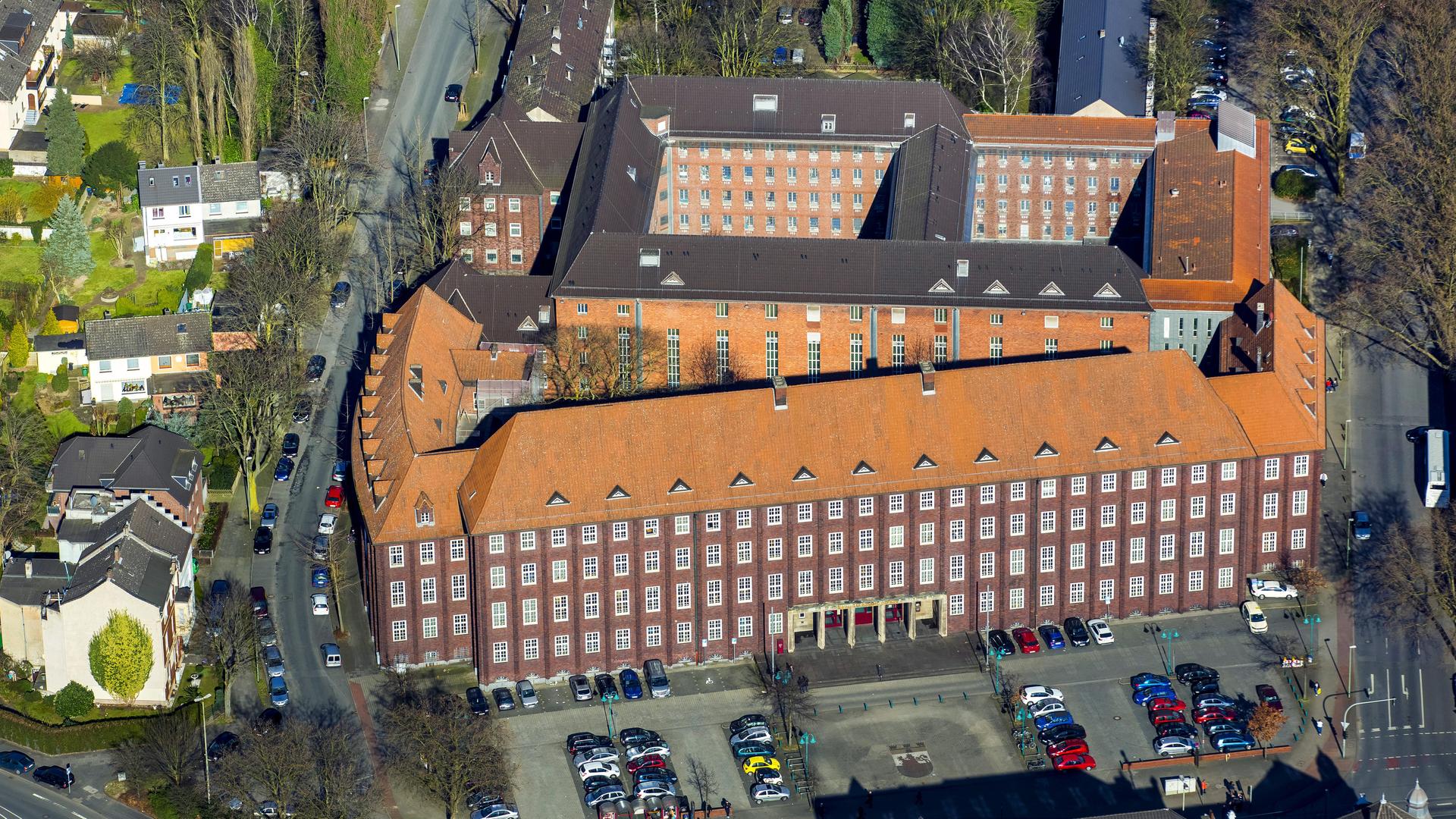 Gebäude des Amtsgerichts Duisburg-Hamborn mit angeschlossener JVA Duisburg-Hamborn | picture alliance / blickwinkel/H. Blossey