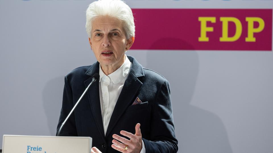 "Der amerikanische Präsident hat schon eine Menge angekündigt und in keiner Form umgesetzt", sagte die FDP-Politikerin mit Blick auf mögliche Sicherheitsgarantien. | dpa Marie-Agnes Strack-Zimmermann